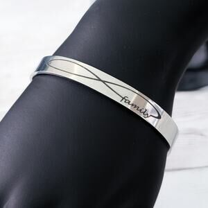 Silver Tone Bracelet with Infinity Symbol and "Family"